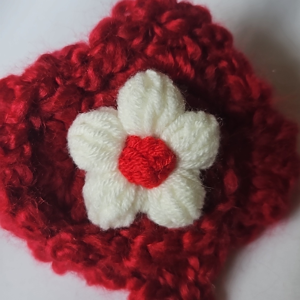 Hand Crafted Red Crochet Chunky yarn Red & white Puffy Flower barrette Hair Clip - Picture 3 of 17